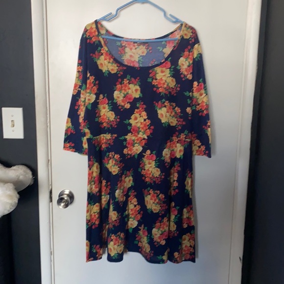 Dress - Picture 1 of 4